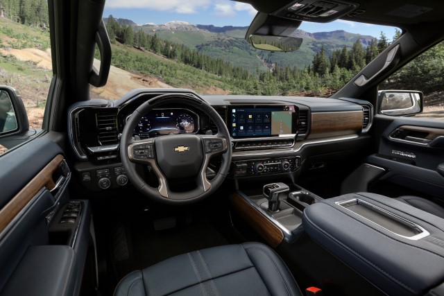 2022 chevrolet silverado high country interior